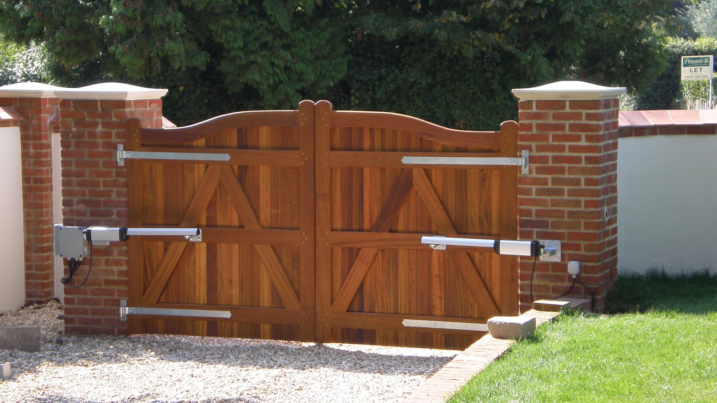 Specialists in Automatic & Electric Gates - South Coast Fencing