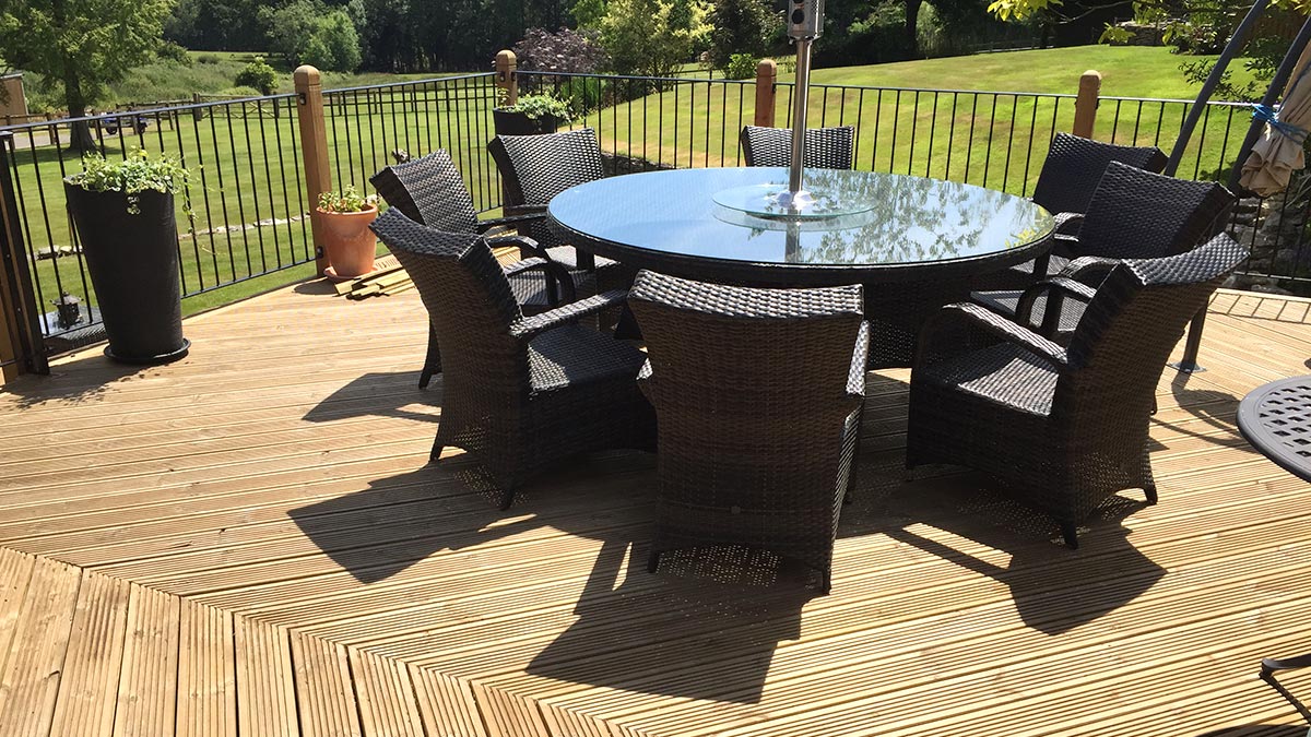 High Quality Decking & Garden Features - South Coast Fencing